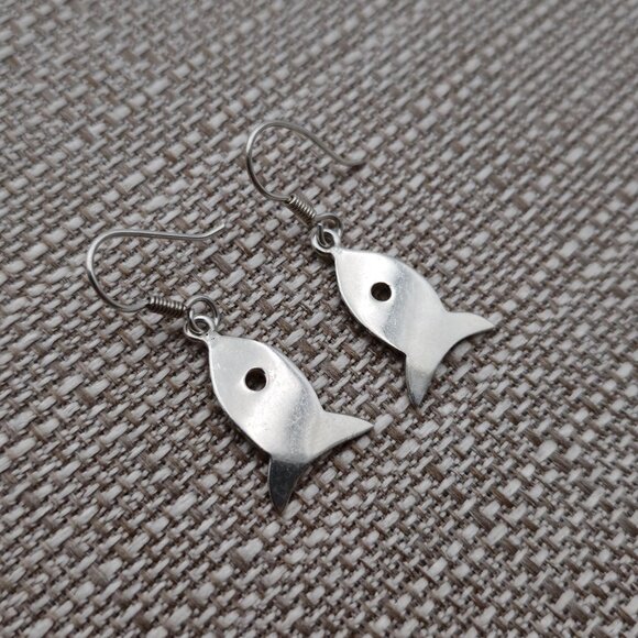 Sterling Silver Unique Style Fish Earrings A1771 - Picture 2 of 5